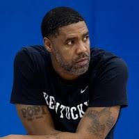 Kentucky assistant coach spending Wednesday morning in California visiting  top recruits