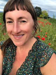 Large, bright apartment with mountain views. 10 minute walk to downtown and  about 20 to Courtenay Mall. Fully furnished with moderate furnishings.  Utilites are hyrdo. You will have to get internet. The