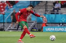 Afp/lluis genecristiano ronaldo dan thibaut courtois berpelukan selepas laga belgia vs portugal pada babak 16 besar euro 2020 yang digelar di stadion la cartuja, spanyol, senin (28/6/2021) dini. P7qkmgme79xawm