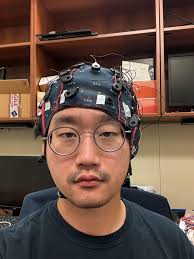 A Novel, Sponge-Tipped Electrode for Motion-Artifact-Tolerant Recording of  High-Quality Electroencephalogram Signals