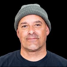 Omar Hassan's Instagram, Twitter & Facebook