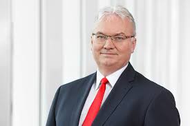 The challenge for many institutional investors is how to maintain exposure to the promising returns that equities offer over the long term despite limited risk budgets and renewed market volatility. Vorstand Unsere Struktur Wer Wir Sind