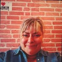 Justine Marks's Instagram, Twitter & Facebook