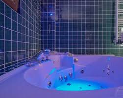 Ofera o priveliste deosebita asupra muntilor bucegi si piatra craiului. Hotel Pensiunea La Busu Bran