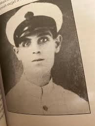 Waqt li konna xoghol go dar antika. Sibna din speci ta borma. Merfuwa go  kcina li ijla ma tintuza snin. Skond missieri hija antika hafna. Andkom  idea ezattament al xix kinet tintuza?