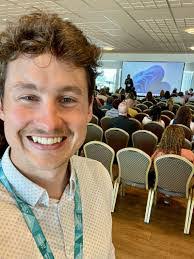 Mandi Grant's Instagram, Twitter & Facebook