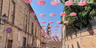 Posta al centro dell'italia e immersa nella tranquillità delle colline teramane, notaresco si propone come meta ideale di una vacanza all'insegna della natura. Eomijgm3zy5fpm