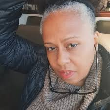 昨晩、私はuberにハマったので、運転手は「SLAVE STORIES????」とぶつかった。 ” 誰が奴隷の話をぶつける????