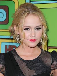 Cassi Thomson's Instagram, Twitter & Facebook