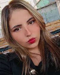 Mayra Oliveira's Instagram, Twitter & Facebook