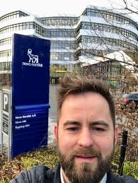 Mit nytårsfortsæt er: a) HAV ALTID EN FLASKE BOBLER I KØLESKABET 🍾 b) SKAB  MANGE GODE GRUNDE TIL AT DRIKKE DEM🥂 Det her billeder er for mig en kæmpe  kæp i jorden.