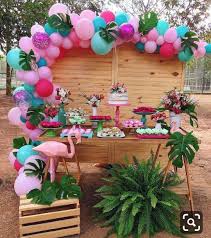 Las pelotas y globos llenos con agua son una grandiosa opción para divertirnos durante una fiesta de piscina pues los globos pueden preparar al ambiente. Flamencos Fiesta De Cumpleanos De Flamenco Fiestas De Cumpleanos Hawaianas Decoracion Fiesta Cumpleanos