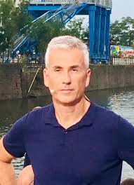 Sie präsentierte die nachmittägliche nachrichtensendung sowie den nachrichtenblock in der hessenschau um 19:30 uhr. Andreas Hieke Wikipedia