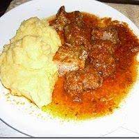 Quando la rosolatura sarà uniforme, sfumate con mezzo bicchiere di vino (rosso è la sua salate. Rosticciana E Salsiccia In Umido Con Polenta Ricette Di Cucina Gustosa Ricerca