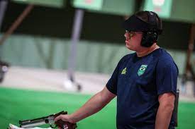 No campo de tiro de asaka, o atirador ficou apenas em 32º lugar entre os 36 competidores, ao somar 566 pontos. Hoiru9khm85 Nm