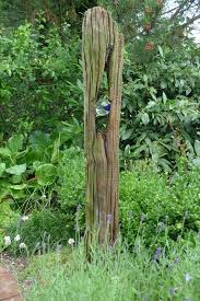 Alter Holzbalken Als Stele Karin Urban Naturalstyle Holz Im Garten Stelen Garten Bahnschwellen Garten