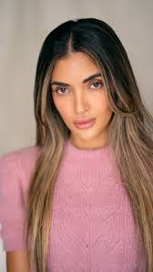 Adrianna Valencia's Instagram, Twitter & Facebook