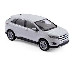 We're routinely told that it's not easy being the middle child. Ford Edge 2015 White
