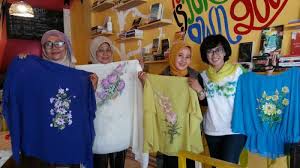 Untuk perincian yang lebih bagus menggunakan ujung pensil dan whisp di permukaan, bukan tepi pensil yang sebagai ujungnya terlalu samar, tidak keras atau nilai akan mulai memecah massa besar. Ini Lo Cara Melukis Hijab Agar Menarik Saat Dipakai Idul Fitri Surya