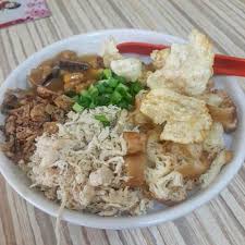 Tambahkan kaldu ayam agar rasa lebih gurih. Bubur Ayam Pak Agus Gotravelly