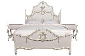 Günün sonunda, kesintisiz bir uykunun yanı sıra evinizin en özel alanını da oluşturan yatak odaları özenle tasarlanan ürünlerden. Angel Oymali Yatak 2 Komodin Beyaz 160x200cm Kervan Mobilya