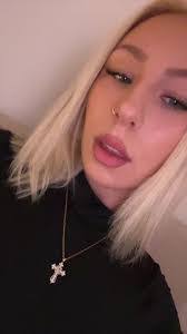 Lara Connelly's Instagram, Twitter & Facebook