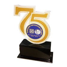 See insights on jubilee platinum including office locations, competitors, revenue, financials. Acrylic Platinum Jubilee Memento Rs 60 Piece T R Enterprise Id 14356050955