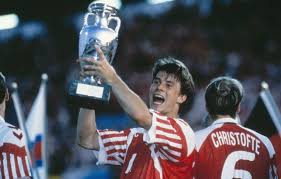 La eurocopa de 1992 se jugó en suecia bajo el antiguo formato. La Rebelion Playera Que Derribo El Bunker Aleman Deportes El Pais