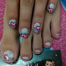 Existen muchos diseños de decoración de uñas que se pueden hacer en manos y en pies, para lograr que tus uñas se vean prolijas y hermosas a cualquier hora del día. Pin De Deb En Diseno De Unas Elegancia Arte De Unas De Pies Manicura De Unas Disenos De Unas Pies