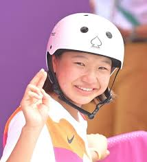 西矢椛（日语： 西矢 椛 ／ にしや もみじ nishiya momiji ，2007年8月30日 － ） ，日本女子滑板運動員。 2021年7月26日，她代表日本参加2020年夏季奥林匹克运动会 滑板比赛，在女子街式赛中夺得金牌， 以13岁又330天之齡成為日本最年轻的奥林匹克运动会金牌得主， 亦是史上第三年輕的奧林匹克運動會. Q6o T5olm U99m