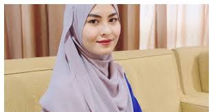 Wany hasrita performing her debut solo single, terlalu memuja. Biodata Penuh Penyanyi Cantik Wani Hasrita Oh Hiburan