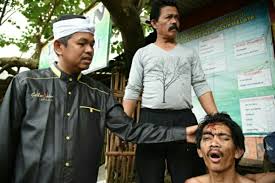 Menawarkan berbagai program kursus dan pelatihan yang dibutuhkan oleh masyarakat. Dedi Mulyadi Kirim Tenaga Medis Bantu Yayasan Orang Gila Di Tasikmalaya Headline Jabar