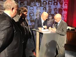 Il fatto quotidiano ed ignorata dal resto dei media, che morucci è stato assunto da una società privata di sicurezza e di intelligence, la g risk, che fino al 2014 era amministrata dall'ex generale mori e che oggi è diretta da de donno. Ambrogio Crespi On Twitter Tra Poco Su Rete4 Al Termine Di Quartogrado Gianluiginuzzi Introduce Insieme Al Generale Mario Mori Ildocufilm Generale Mori Un Italia A Testa Alta Diretto Da Ambrogiocrespi Scritto Dal Colonnello