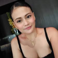 Salamat Po Ama... Pangarap ko lang noong una Ang makilala at makasama Ang  taong sa akin ay inilaan ng Ama Kaya lubos ang aking pasasalamat sa Kaniya  Dahil sa akin ay ibinigay