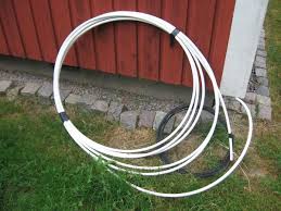 Hier gibt's in wort und ihr vorgarten bleibt intakt, das glasfaserkabel wird unter einsatz einer erdrakete durch ein leerrohr verlegt und mit einem netzabschlussgerät im haus. Glasfaserverlegung Direkt Ins Haus Volkers Elektronik Bastelseiten