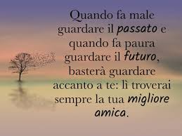 Con un amico possiamo condividere tutto, i momenti migliori della nostra vita e quelli più brutti, perché siamo certi che un vero amico sarà sempre al nostro fianco per donarci felicità e. Poesie Sull Amicizia 84 Poesie Video E Immagini Da Dedicare Aforismi E Citazioni