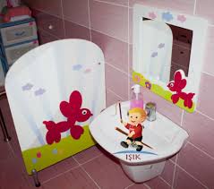 Anaokulu Kres Figurlu Lavabo Aynasi Ve Tuvalet Bolmesi Kirmizi Cilek Anaokulu Icin Yapildi Wwww Egiticioyuncak Net Toy Chest Furniture Decor