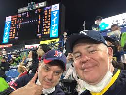 Although I would love the Hanshin Tigers to take the Central League title,  I'd be happy to see the Swallows top the league. When I first came to  Japan, my host family's