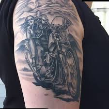 95 Abenteuerliche Harley Davidson Tattoos Designs Bedeutungen Von 2018 In 2020 Biker Tatowierungen Harley Davidson Geschenke Harley Davidson Kleidung