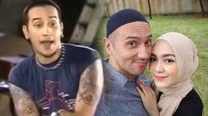 Richa novisha, istri aktor gary iskak ikut terketuk sang suami untuk memperbaiki diri dan telah berhijab. Dulu Dikenal Playboy Bermasalah Dengan Wanita Lama Tak Terdengar Kini Gary Iskak Telah Berhijrah Halaman All Tribunnewsmaker Com