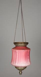 Måneskinnslampe i blått glass, 1800 t. Lampe Ringve Musikkmuseum Digitaltmuseum