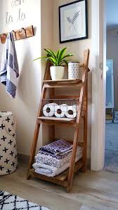 استند چوبی حمام؛ ۱۵ طرح خاص و شیک برای حمام‌های مدرن