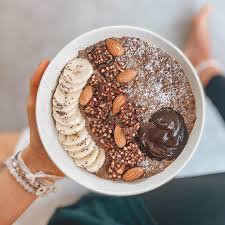 Chocobon Revisite Chia Pudding Raw Cacao La Main Noire Lait D Amande Maison Crunola Banana Cacao Biosaine Cuisine Amandes A In 2020 Food Acai Bowl Breakfast