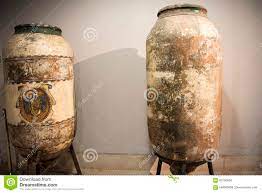 11 ánforas es un espacio singular dedicado al fomento de la cultura del vino. Duas Anforas Antigas Do Vinho Imagem De Stock Imagem De Ceramico Armazenamento 83750655