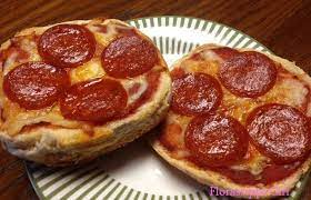 Florassippi Girl Hamburger Or Hot Dog Bun Pizzas Hot Dog Buns Recipes Pizza Buns