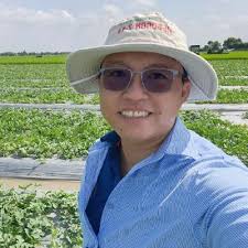 Does Right Source Matter?