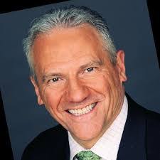 Alex Amis's Instagram, Twitter & Facebook