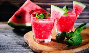 Cerca questo pin e molto altro su yum yum! Il Drink Dell Estate E Un Frullato Ghiacciato A Base Di Anguria E Vodka Radio Monte Carlo