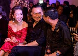 Diễn viên đồng tiền xương máu thông báo kết thúc hoạt động showbiz sau 25 năm. 2 Cuá»™c Hon Nhan Tan Vá»¡ Cá»§a Diá»…n Vien Chi Báº£o TrÆ°á»›c Khi Cong Khai Báº¡n Gai Má»›i