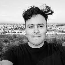 Leslie Rosales's Instagram, Twitter & Facebook